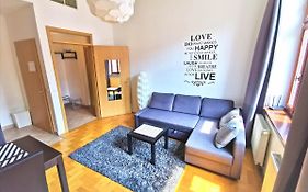 Gozsdu Apartment